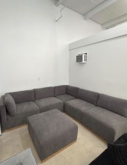 Henredon Murphy 6-Piece Fabric Modular Sectional with Ottoman – Display Model – $1,400