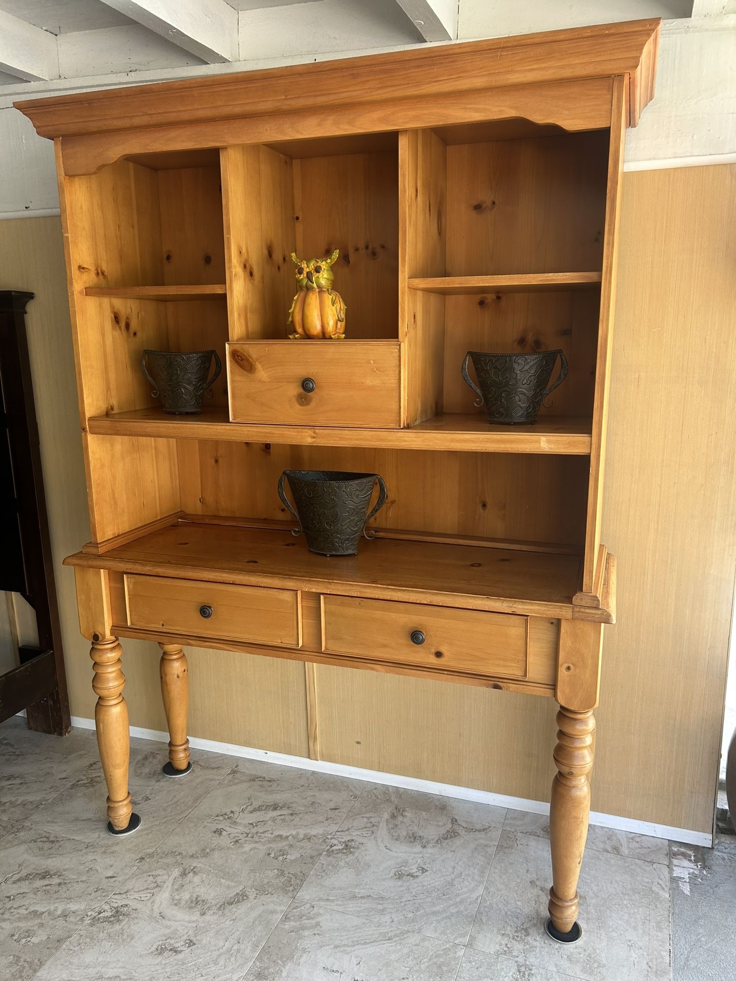 Two Pieces Hutch 