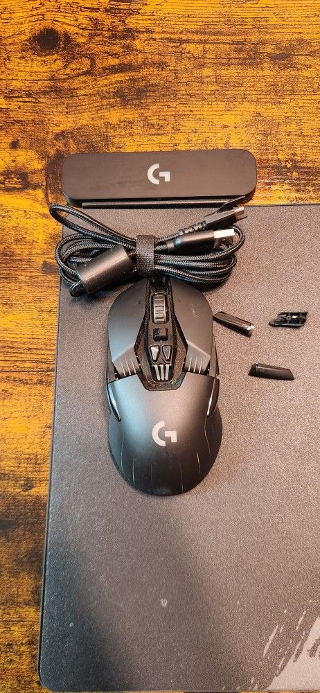 Logitech G903 Wireless Mouse & Charging Mousepad