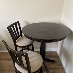 Set Of Dining Room Table And 2 Dining Room Chairs $85