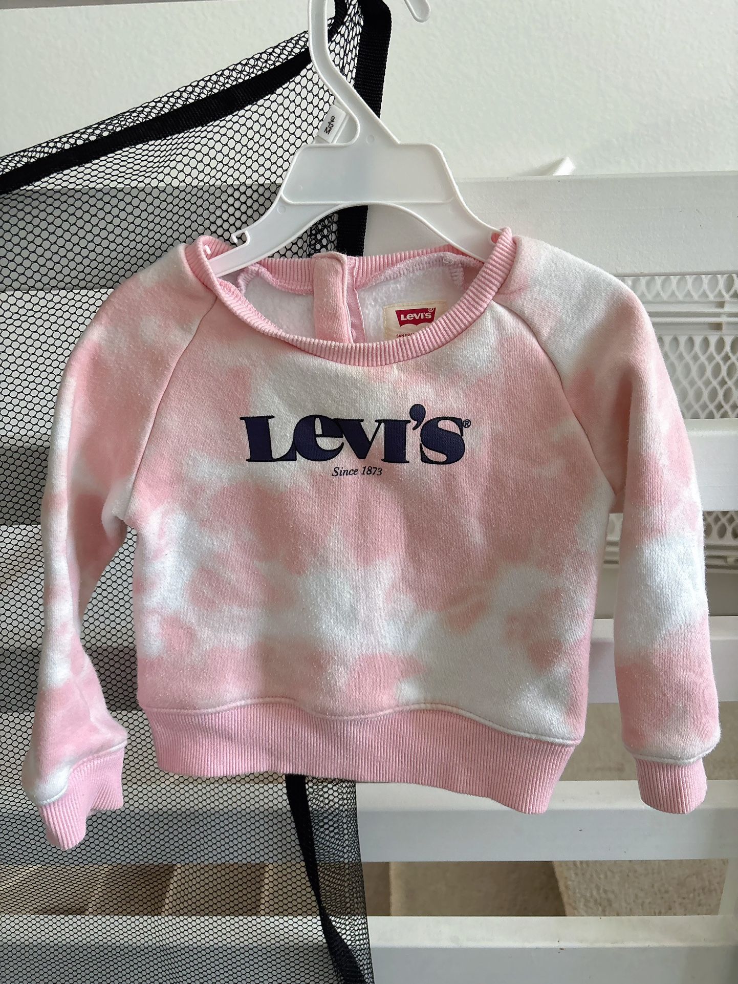 Toddler girl Levi’s Sweatshirt Size 2T Pullover Logo Tie-Dye pink Long Sleeve Top Sweater Comes from pet free smoke free home Washed w detergent &