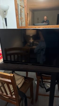 Element Flat Screen TV 32 inch