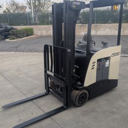 Crown Rc5535-30 Stand Up Counterbalance Forklift 2012
