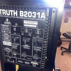 Studio Monitors 