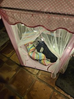 Kids Play Port/tent must pick up