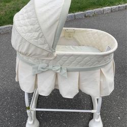 Cuddle and cheap care bassinet