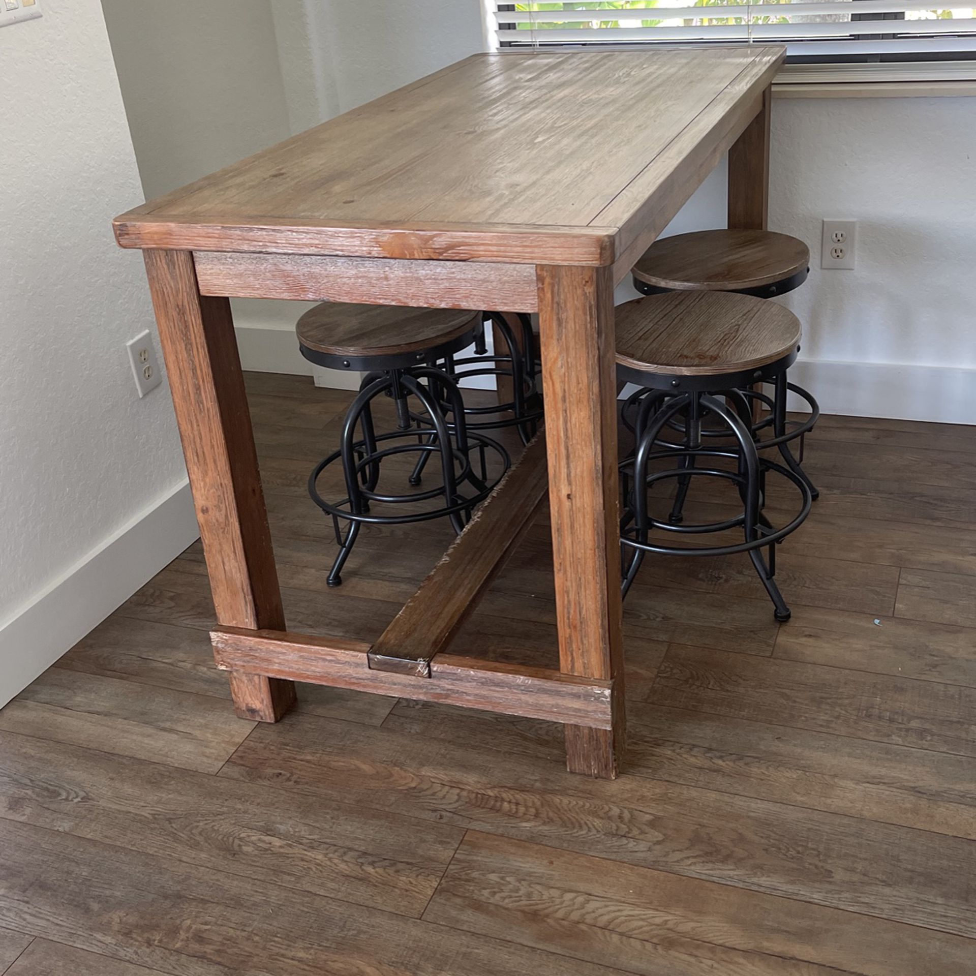 Counter High Table And 4 Barstools Set