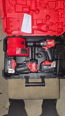 Milwaukee  drill set