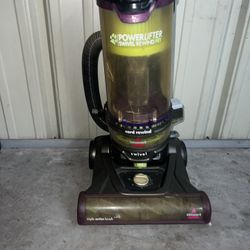 Bissel Bagless Vaccum Cleaner 