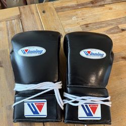 Winning Boxing Gloves (16 oz-BLACK)