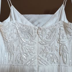 Adrianna Papell White bead embroidered dress Size 8 Ivory pleated floor length maxi

Condition is used in excellent condition

Don't miss this chance 