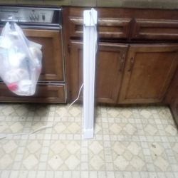 T4 Comm Electric Shop Light 45watts $15