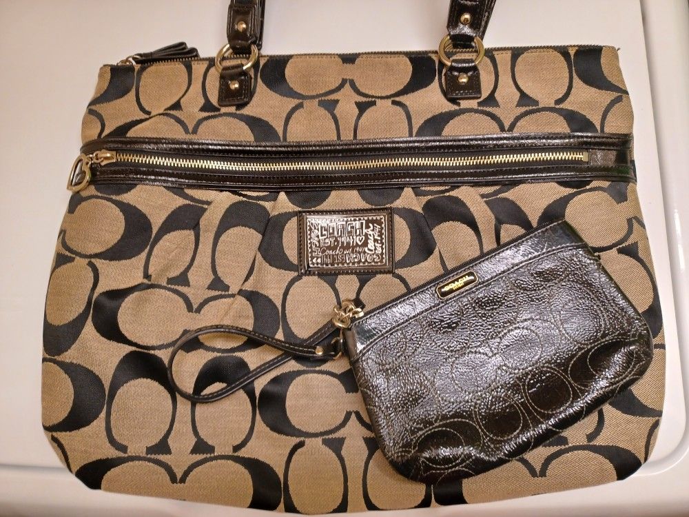 Authentic Coach Tote And Wristlet