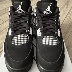 Air Jordan 4 White Thunder Size 9 (Men’s) Slightly used