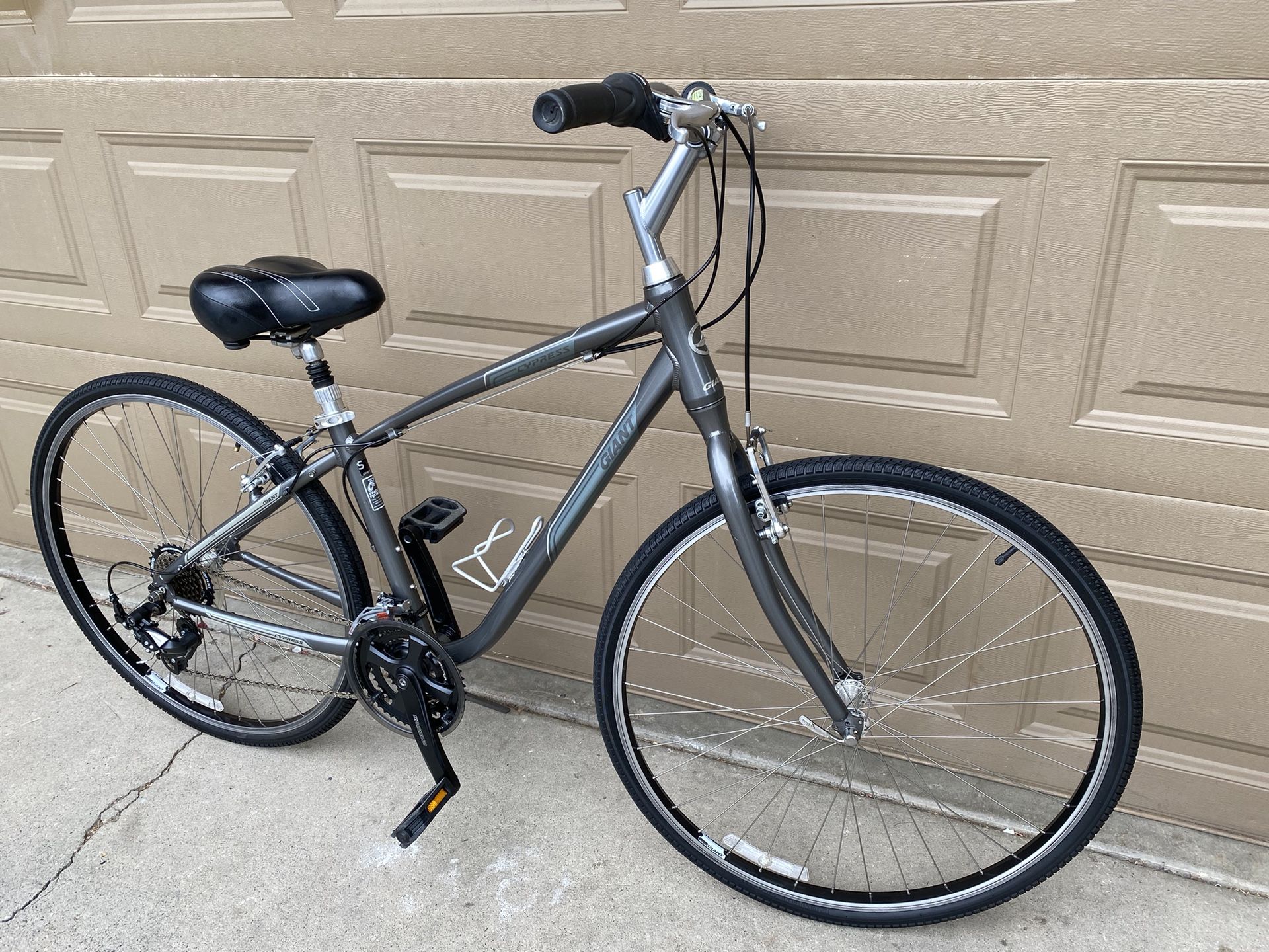 Giant Cypress Hybrid Bike