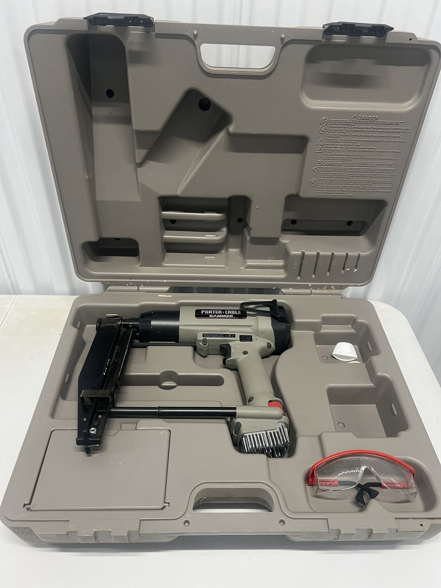 Porter Cable CFN250 Bammer 16 Gauge Cordless Finish Nailer Nail Gun Great Shape. Used in very good condition with minor cosmetic blemishes associated