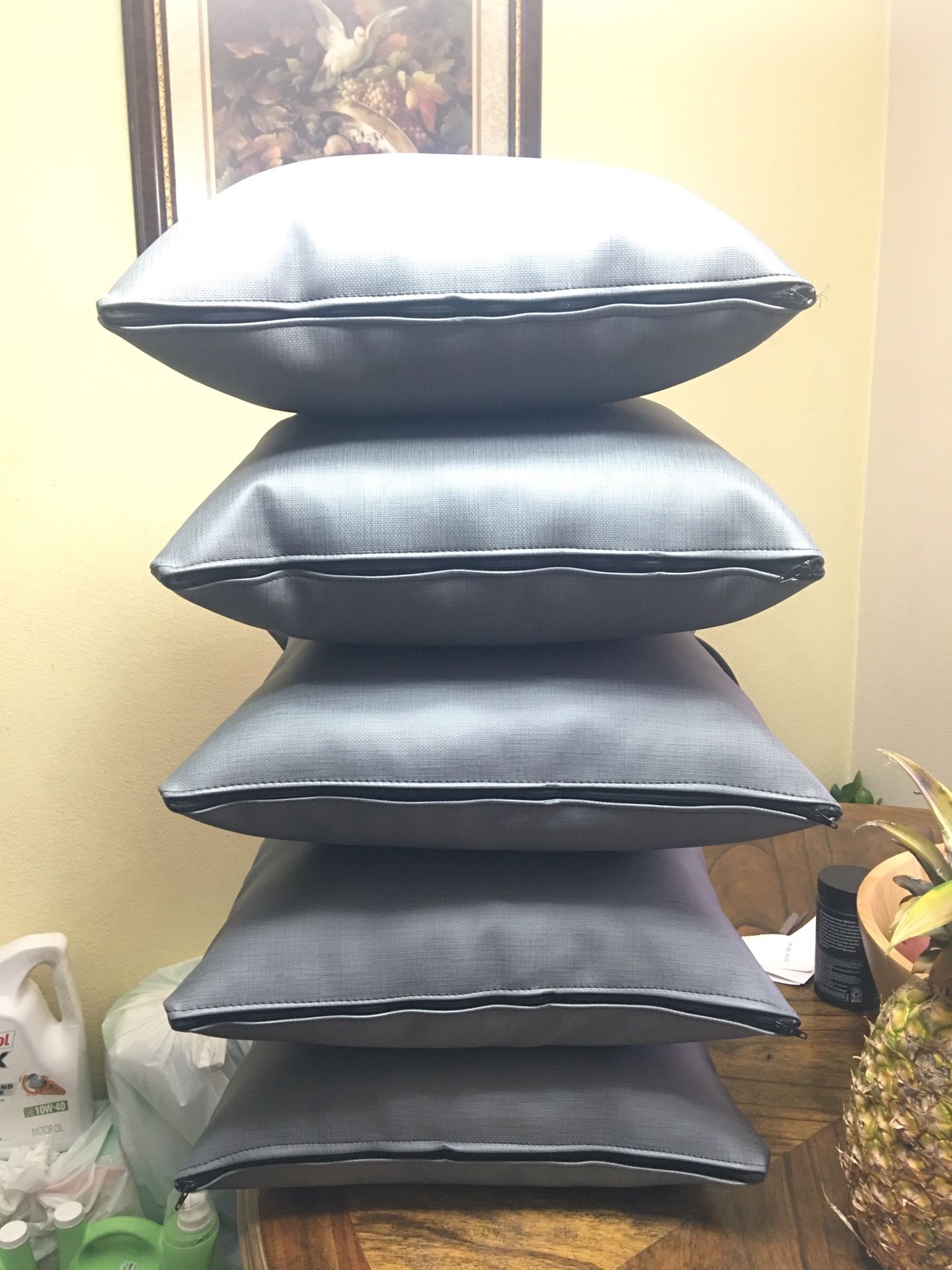 5 Pillows Nuevos Size 17X17 Color Gris Son De Material De Vynil New Never Used 