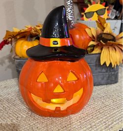 Ceramic Jack-O-Lantern with Witch Hat. Mr Halloween Collection