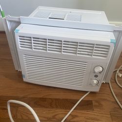 AC Unit (Like New) 