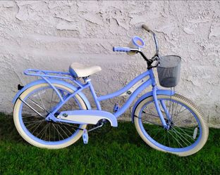 Women's huffy deluxe 24" Beach Cruiser bike bicicleta
