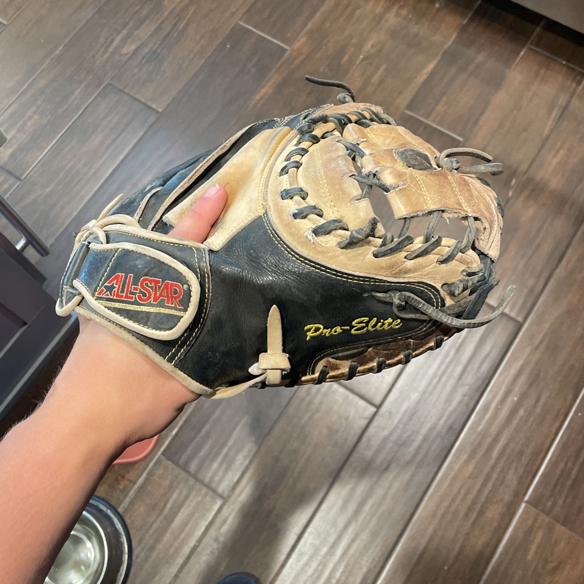 All Star Pro Elite Catchers Glove for Sale in Burbank, CA OfferUp