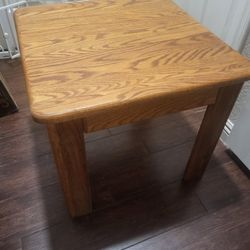 Solid Oak End Table ~19"H X 21"Wx21"L