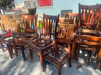 se venden 100 sillas recien pintafas y recien retapizadas al gusto del cliente