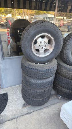 Jeep wrangler oem wheels and 31 in tires