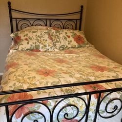 Pottery Barn Bedding Set -$8