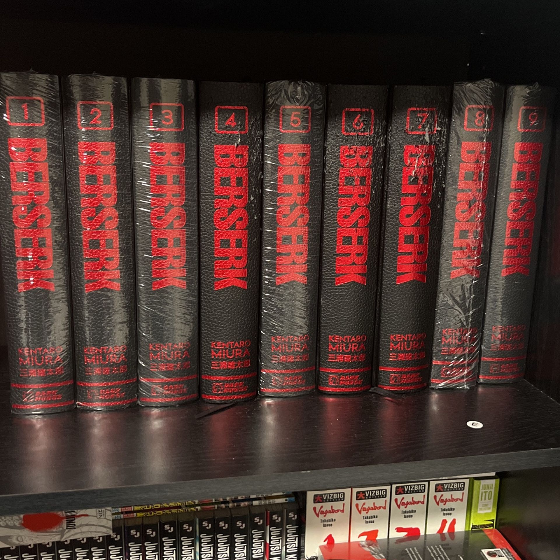 Berserk (1-10) & Hellsing (1-2) Deluxe Edition