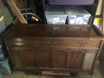 MAGNAZOX DRESSER RADIO RECORD PLAYER