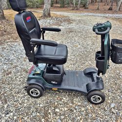 Four Wheel Drive Green Electric Sidewalk Vehicle 
