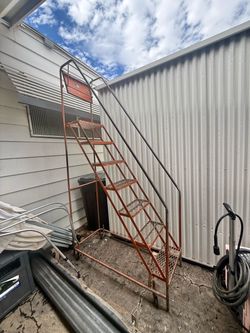 7 Step Safety Angle Rolling Ladder