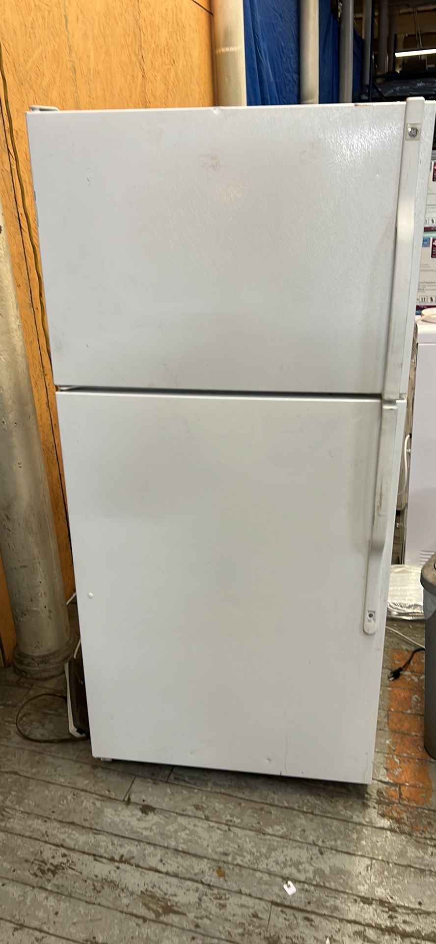 Apartment Size Refrigerator In Excellent Working Condition