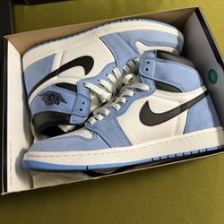 Jordan 1 Retro High OG “University Blue” Size 9.5