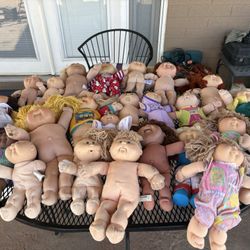 24 Cabbage Patch Kids Dolls 