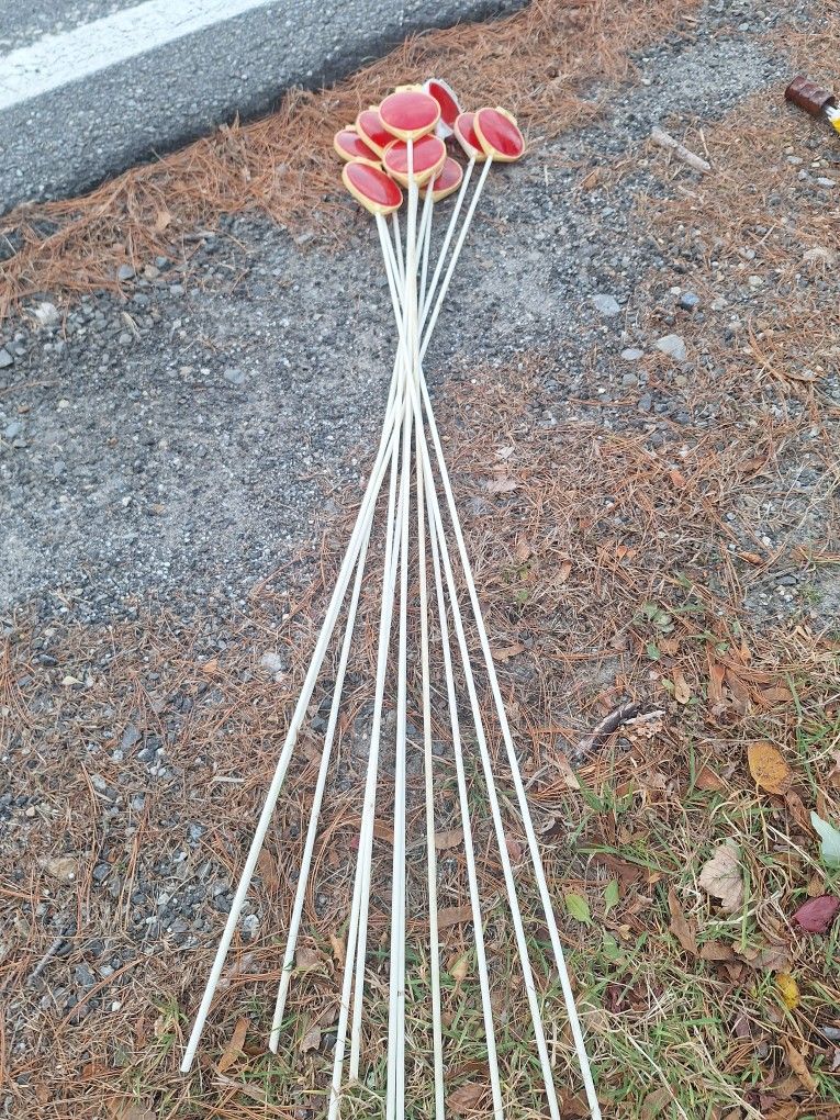 DRIVEWAY REFLECTORS. 