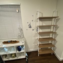 6 Shelf Ladder Shelf 50 Lbs Per Shelf  Absolutely Stunning Oak And Matte White Delivery 🚚 Or Pickup 