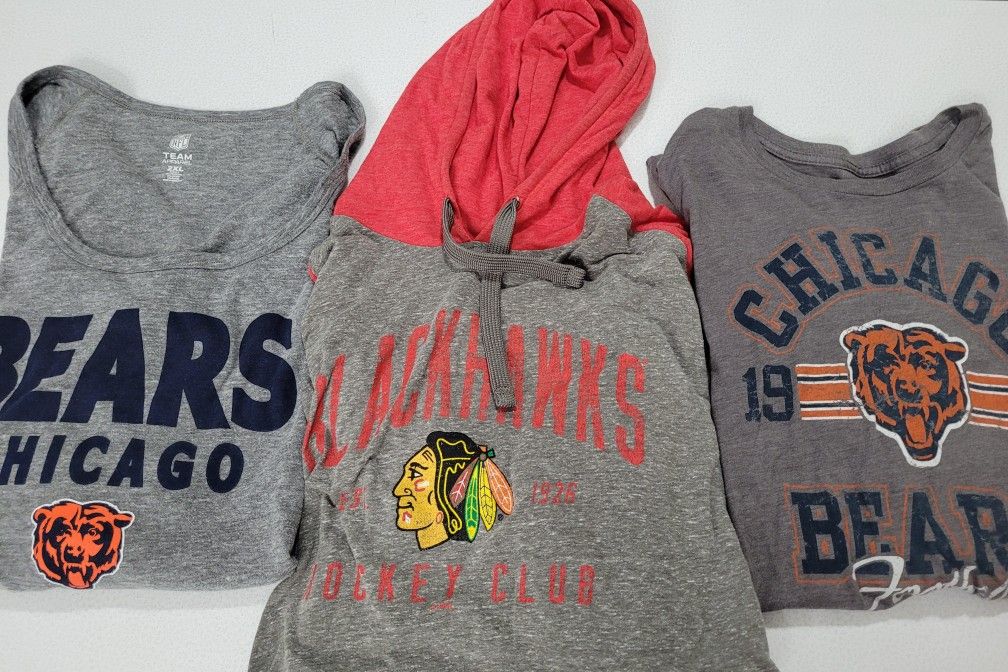 Women's lot long sleeve shirts Chicago Bears & Blackhawks. SZ 2 XL.
No rips, tears or stains