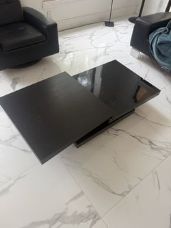 Modern Black Coffee Table – Great Condition