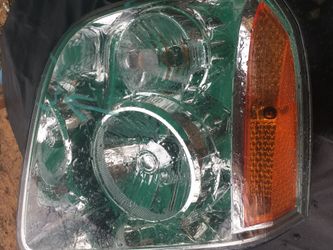 2007 - 2013 GMC Yukon Left Headlight