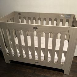 Bloom Alma Papa Baby Crib + Mattress + Toddler Conversion Kit Rails