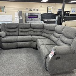 Recliner Sectional. 🚚WE DELIVER🚚