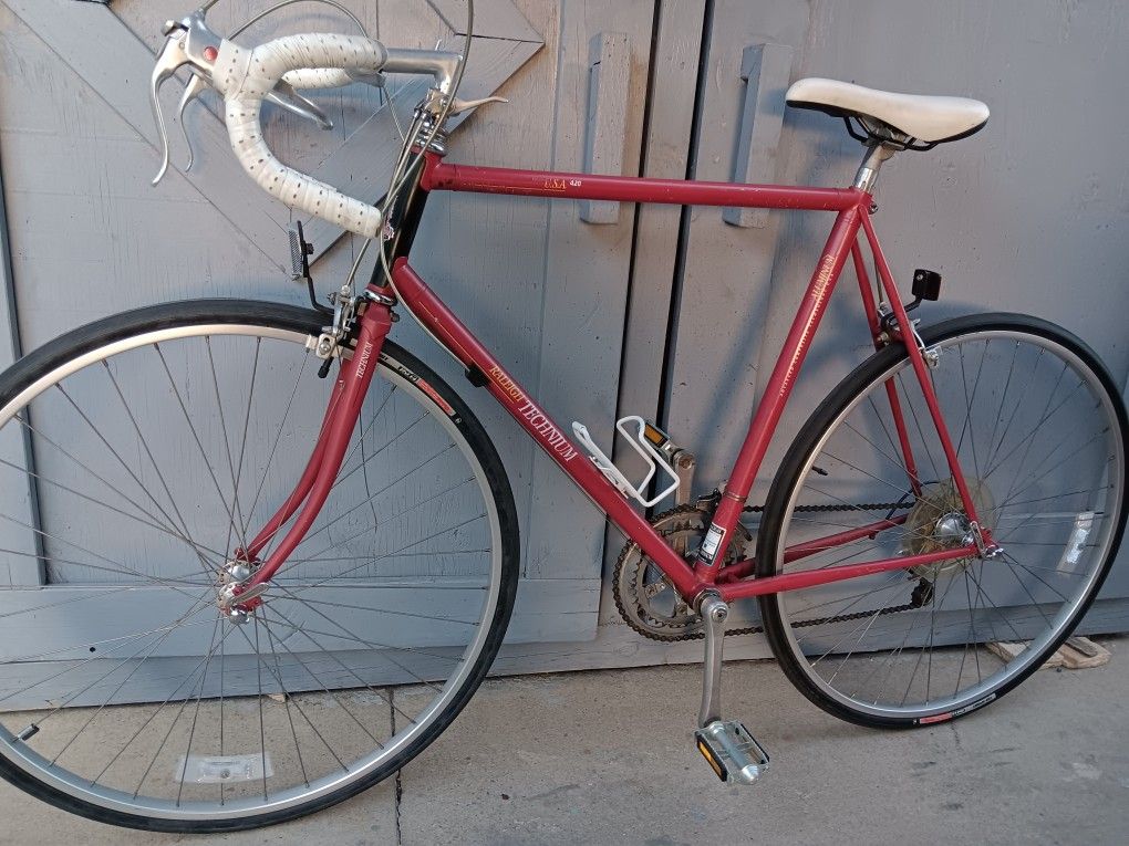 59cm. Road Bike. RALEIGH TECHNIUM