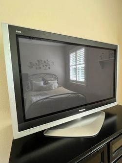 42 Inch Panasonic TV w/Remote