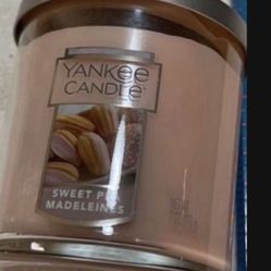 CA. YANKEE CANDLE. SWEET PEA MADELEINES. 7 OZ. 
