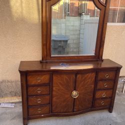Dresser With Mirror
