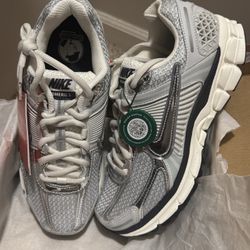 Nike zoom Vomero 5 photon dust metallic silver women’s size 9 new with box