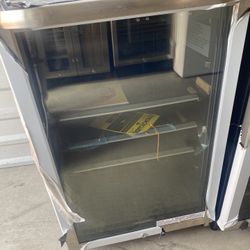 New Mini Fridge Frigidaire 