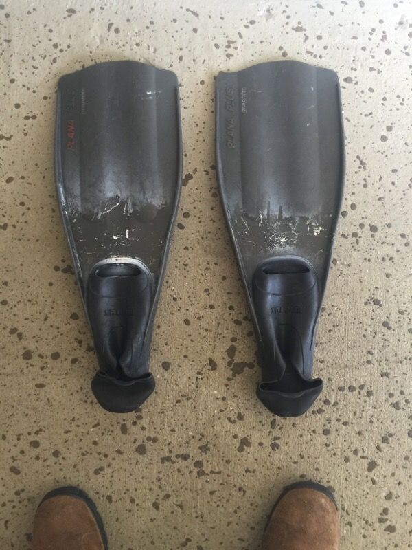 Awesome! "Graphite" Fins AMF MARES PLANA PLUS GRAPHITE FINS.